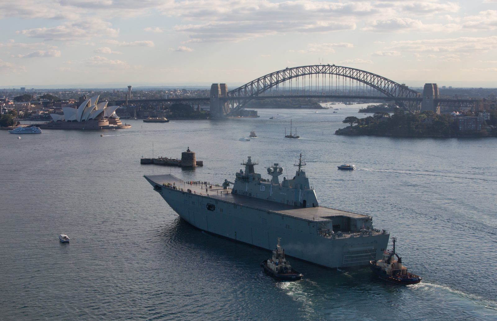 NUSHIP Adelaide enters Sydney Harbour